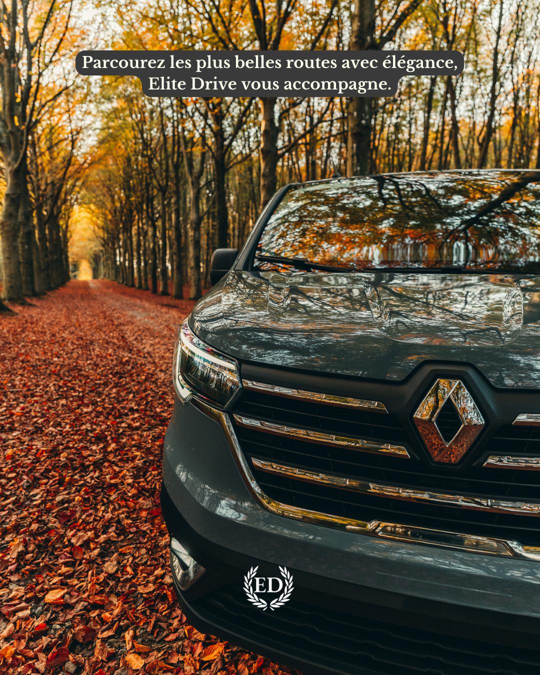 Van Elite Drive sur route élégante